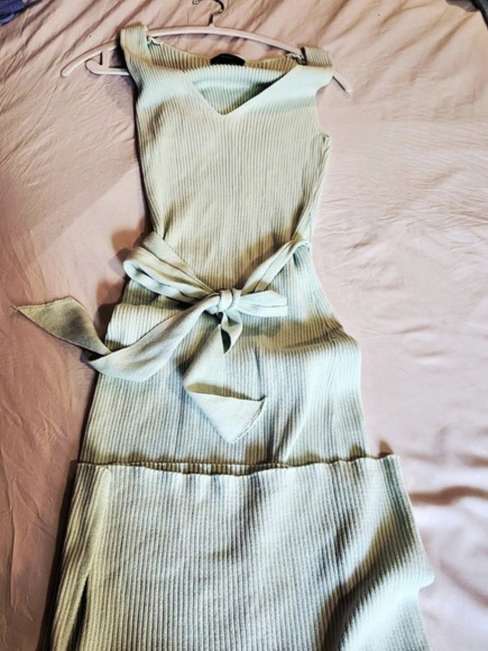 Forever 21 Ribbed Tie Waist Maxi Dress in Green Size Medium
